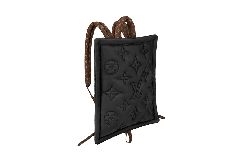 LV Pillow系列方形後背包,NT$99,000 LV Pillow系列方形後背包,NT$99,000