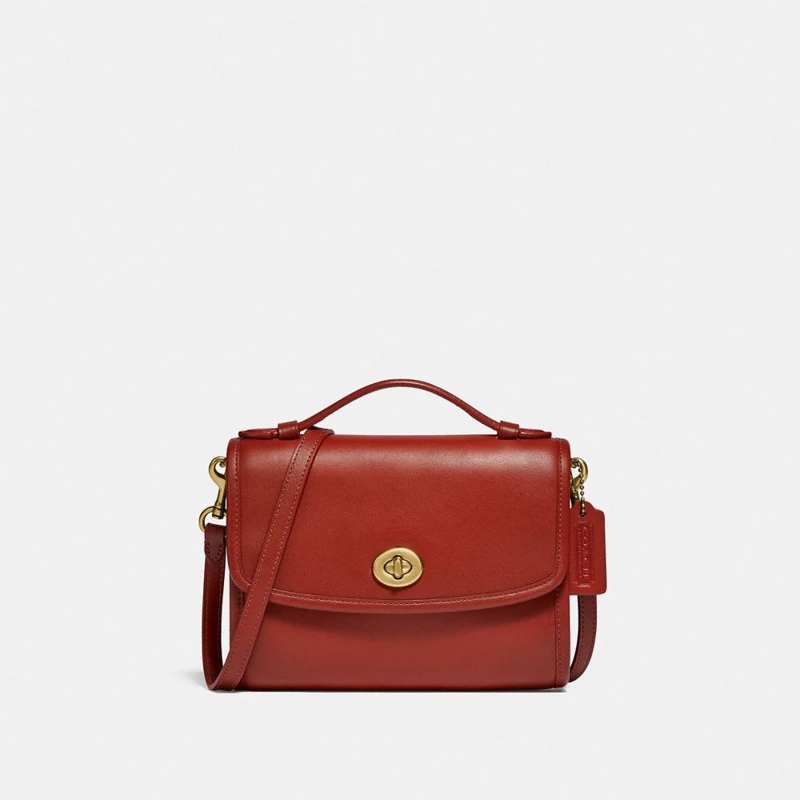 Coach KIP轉扣斜背手袋，NT11,800