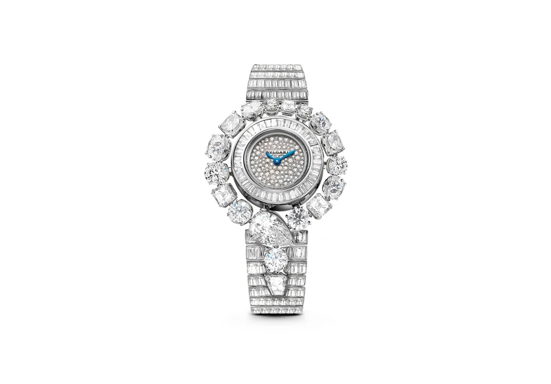 BVLGARI SERPENTI INCANTATI全鑽腕錶 寶格麗專屬石英機芯；刻有BVLGARI LOGO；小時與分鐘顯示；防水深度30公尺。 錶徑33 MM，白K金錶殼與錶帶，鑲嵌511顆鑽石(總重約22.8克拉) 參考售價：約新台幣15,377,000元