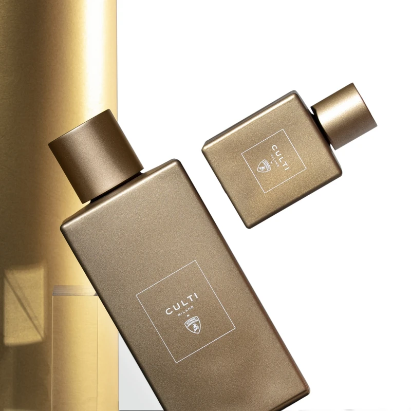 義大利創新家居香氛品牌CULTI MILANO結合了Automobili Lamborghini 極致卓越超跑工藝，碰撞出全新香氛，訴說著尊榮、充滿現代感與活力的迷人故事。