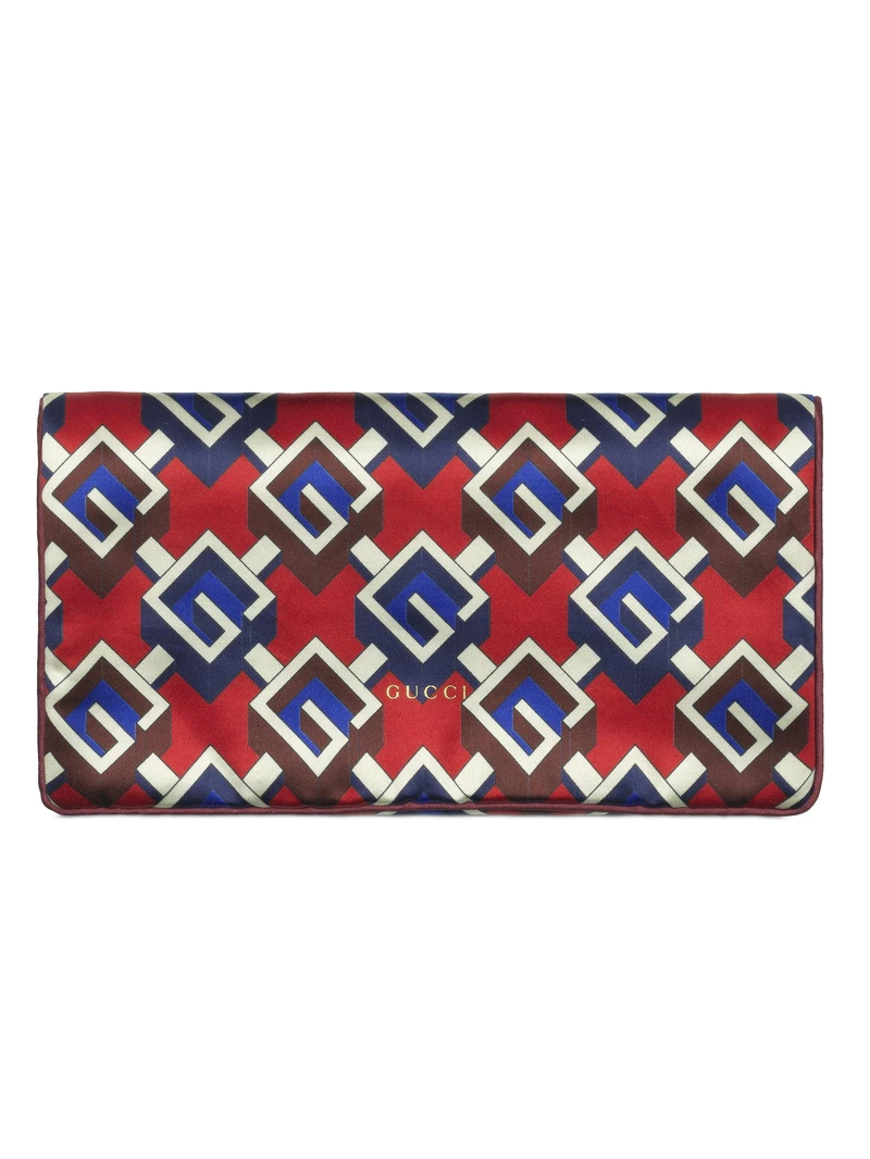 Gucci 圖案絲質眼罩,NT14,400。 Gucci 圖案絲質眼罩,NT14,400。