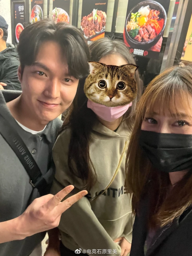 李敏鎬與中國網友親切合照