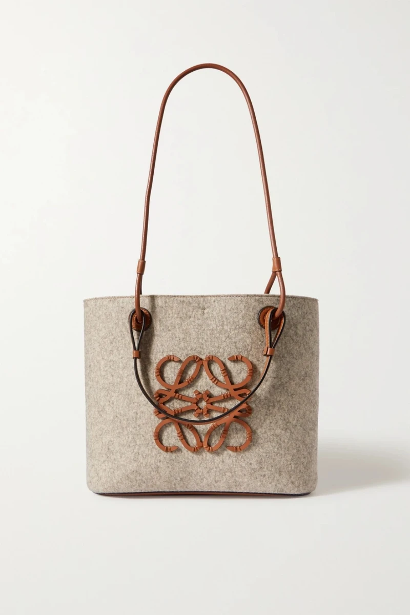 Loewe Anagram托特包，售價約NT$39,787