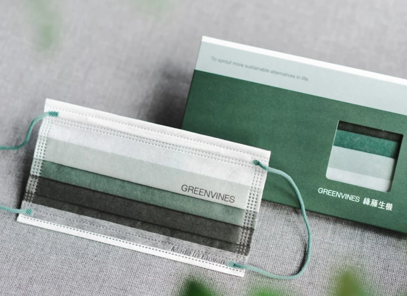 綠藤生機獨家設計口罩，藏著品牌全新品牌識別「Nature's Code自然密碼」中的四個色階。