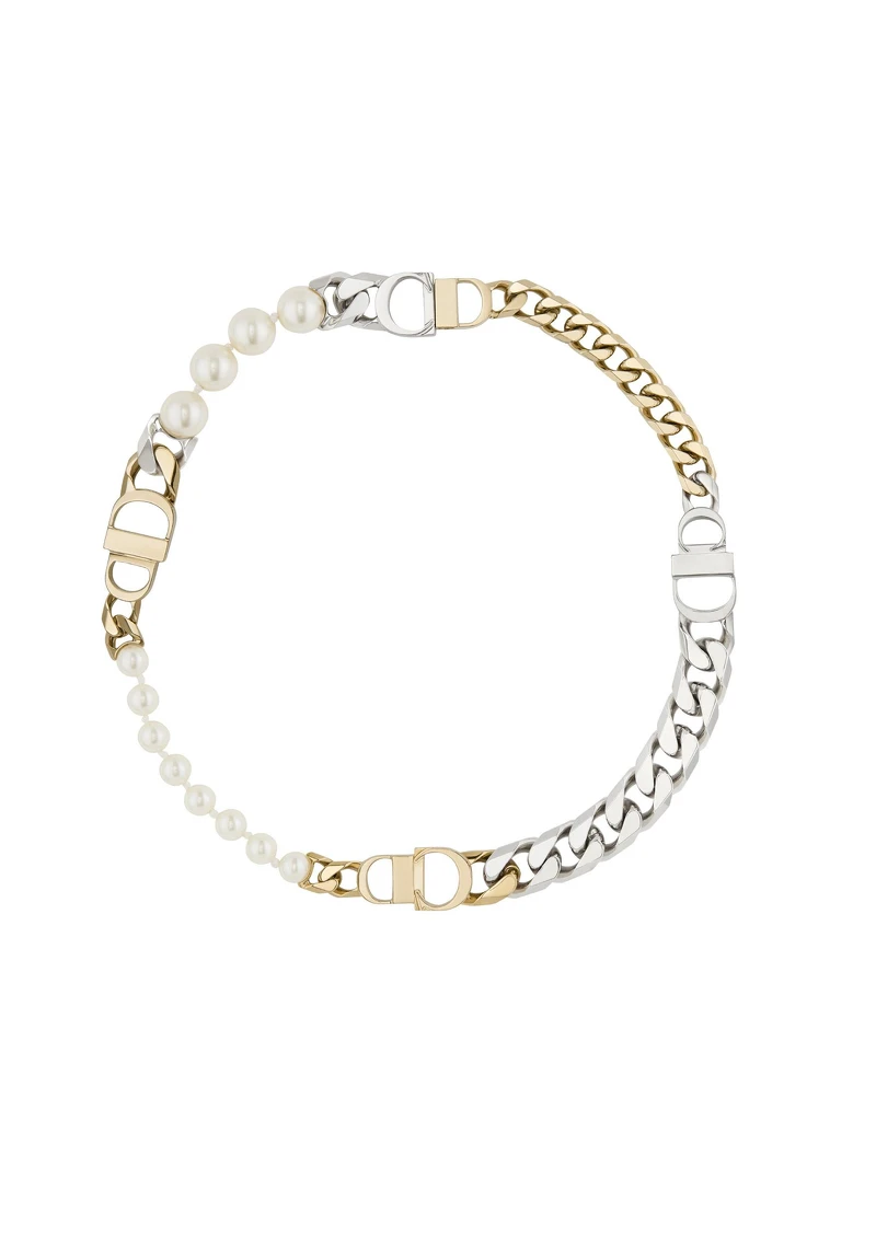 DIOR AND SACAI珍珠與雙色金屬項鍊,NT55,000 DIOR AND SACAI珍珠與雙色金屬項鍊,NT55,000