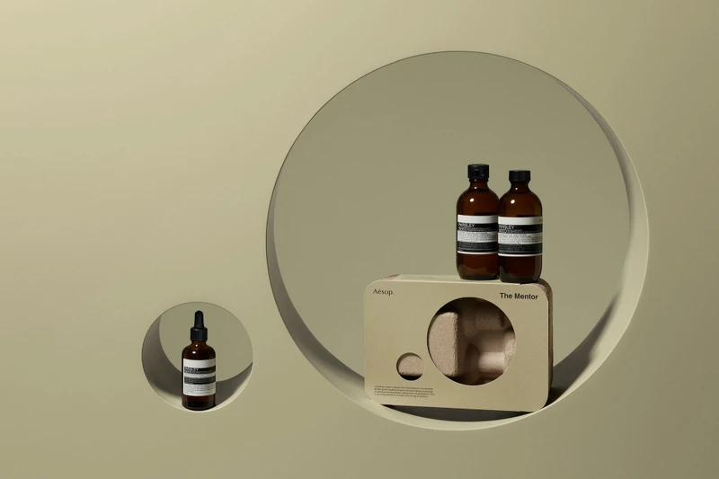 Aesop 2021-2022年度禮盒The Mentor指導者(香芹籽潔面露200ml、香芹籽抗氧化活膚調理液200ml、香芹籽抗氧化高效精華60ml)，NT5,450