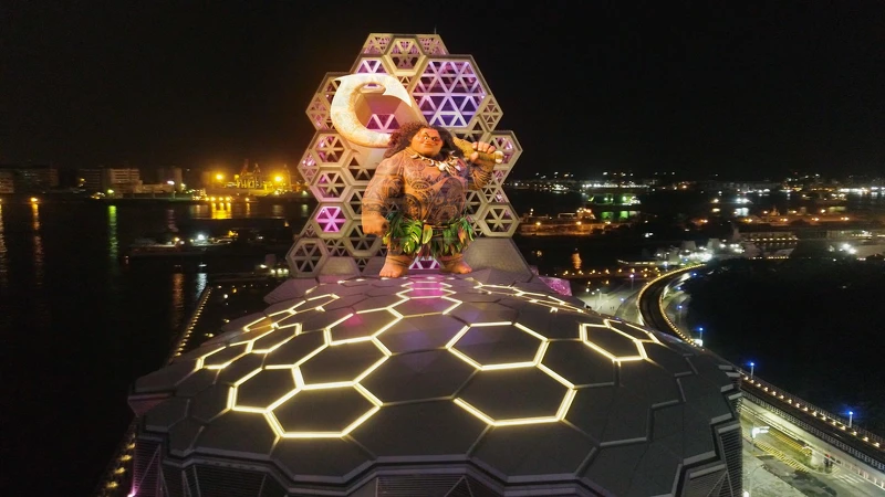 《海洋奇緣》與高雄流行音樂中心。