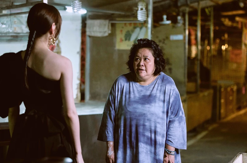 《無神之地不下雨》「珊瑚之神」鍾欣凌(右)質問雲之神為何設計利用她 《無神之地不下雨》「珊瑚之神」鍾欣凌(右)質問雲之神為何設計利用她