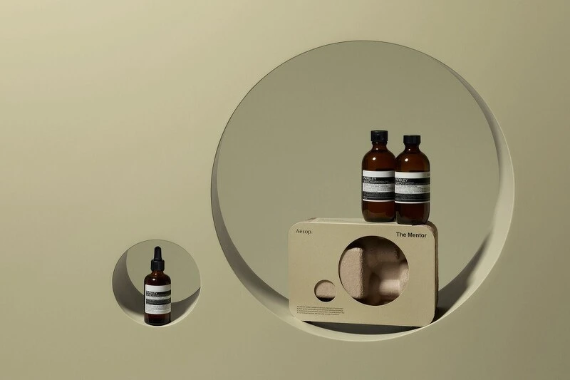 Aesop 2021-2022年度禮盒The Mentor指導者(香芹籽潔面露200ml、香芹籽抗氧化活膚調理液200ml、香芹籽抗氧化高效精華60ml)，NT5,450