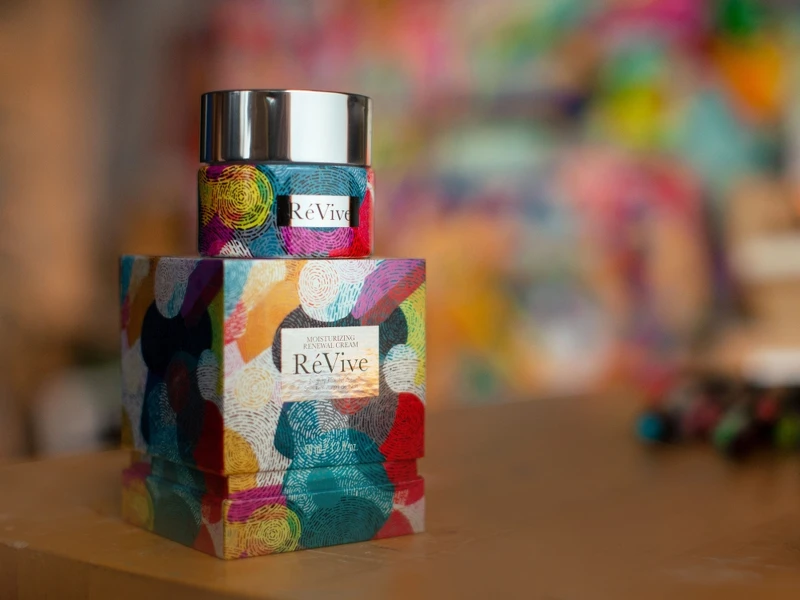 RéVive光采再生活膚霜-新生光采版(經典型)情境圖。