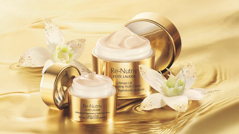 雅詩蘭黛白金級極萃賦活花秘乳霜主視覺。 雅詩蘭黛白金級極萃賦活花秘乳霜主視覺。