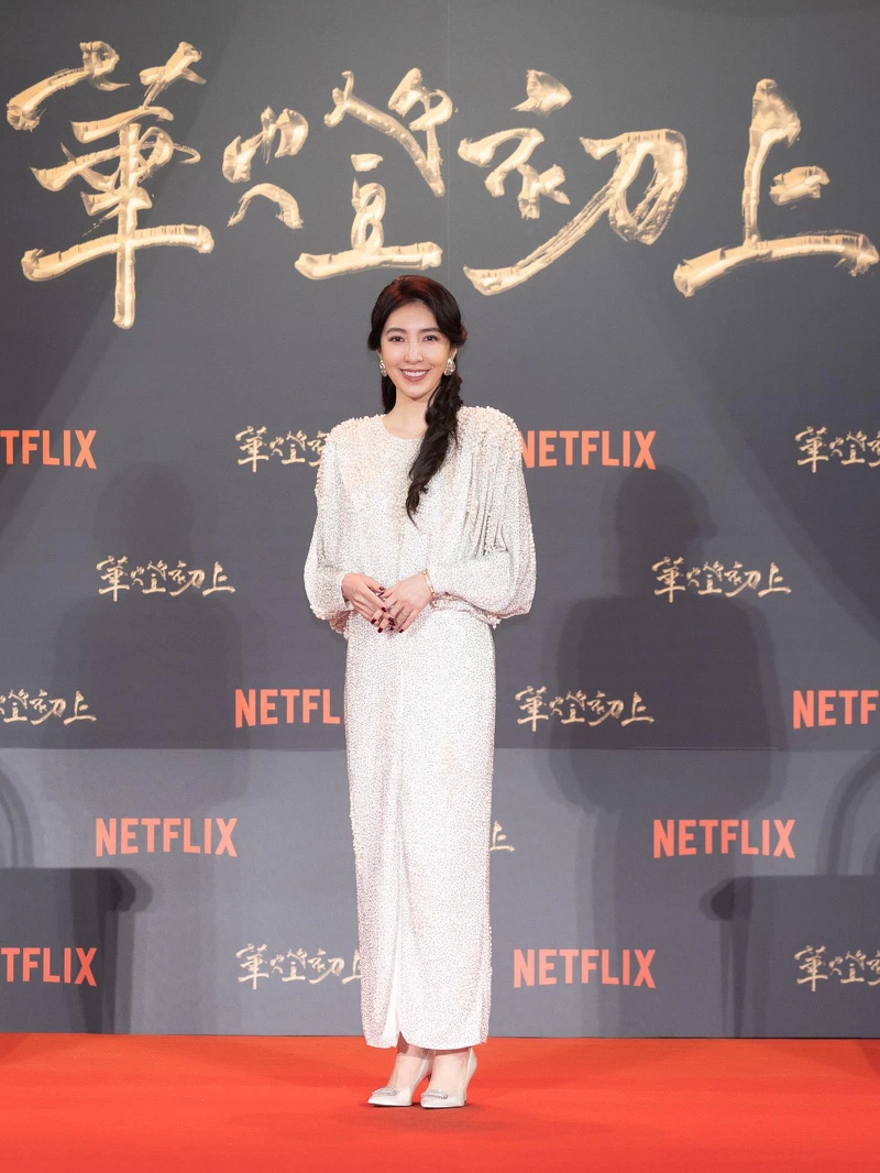 《華燈初上》楊謹華飾演「光」日式酒店媽媽桑「蘇慶儀」 《華燈初上》楊謹華飾演「光」日式酒店媽媽桑「蘇慶儀」