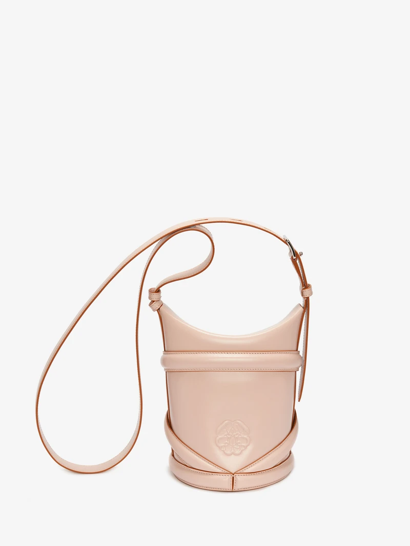 Alexander McQueen Curve水桶包，售價NT$50,200