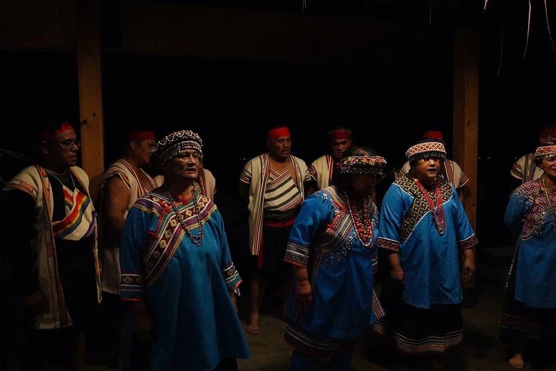 部落耆老現場優美的八部合音。 部落耆老現場優美的八部合音。