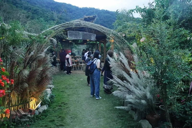 蓋亞那工作坊的大地餐桌現場。 蓋亞那工作坊的大地餐桌現場。