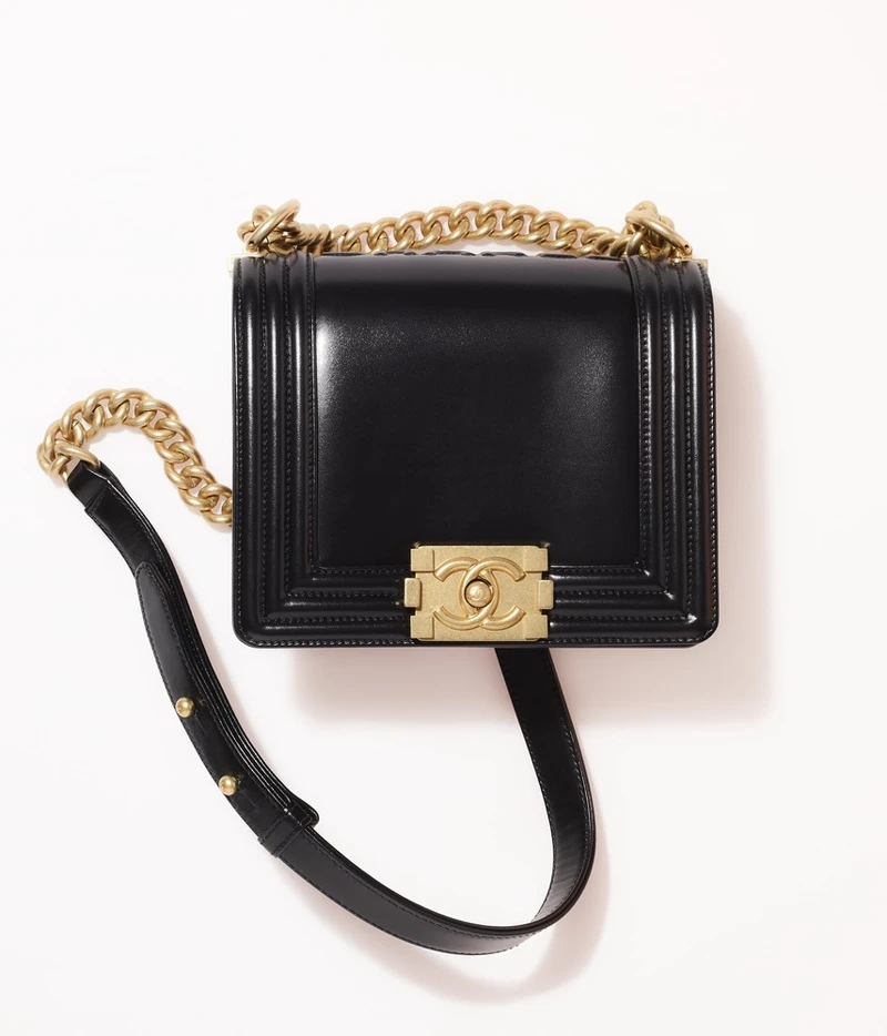 BOY CHANEL迷你口蓋包,NT163,000 BOY CHANEL迷你口蓋包,NT163,000