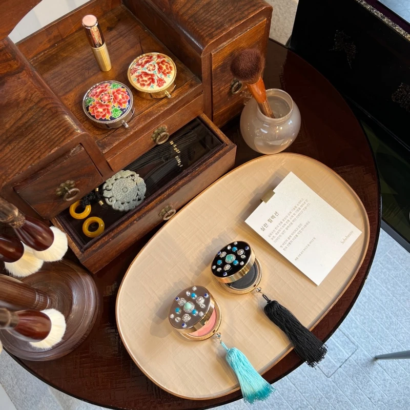 雪花秀韓國北村旗艦店韓屋區的丹粧室。 雪花秀韓國北村旗艦店韓屋區的丹粧室。