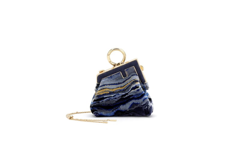 Fendi大理石圖騰First鍊帶包,售價NT$39,800 Fendi大理石圖騰First鍊帶包,售價NT$39,800