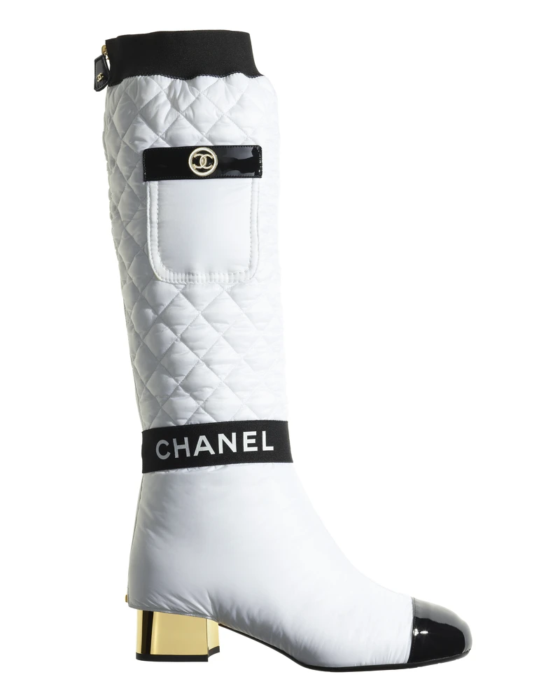 Chanel皮革菱格紋雙色低跟長靴，NT74,500