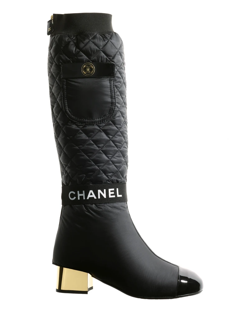 Chanel皮革菱格紋雙色低跟長靴，NT74,500