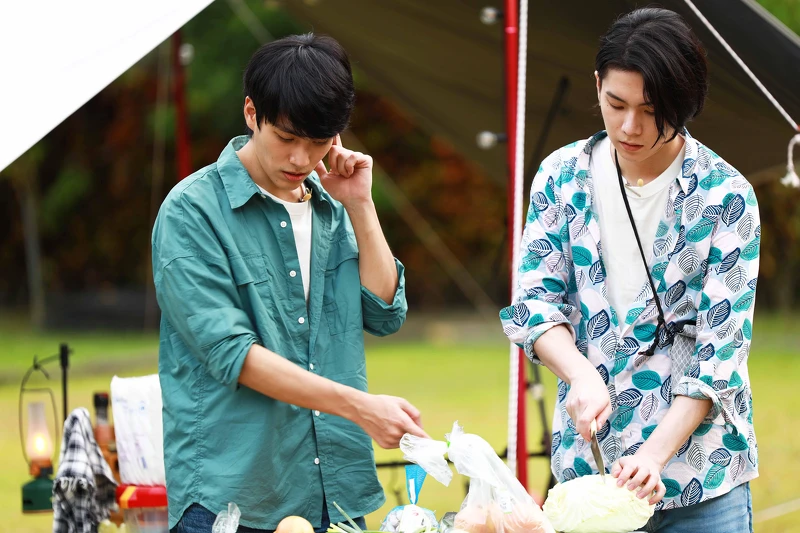 《微波爐男孩的假期》林子閎(左)、楊宇騰YU負責煮晚餐 《微波爐男孩的假期》林子閎(左)、楊宇騰YU負責煮晚餐