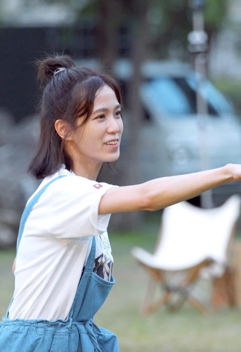 《微波爐男孩的假期》辛樂兒帶禮物驚喜現身露營現場 《微波爐男孩的假期》辛樂兒帶禮物驚喜現身露營現場