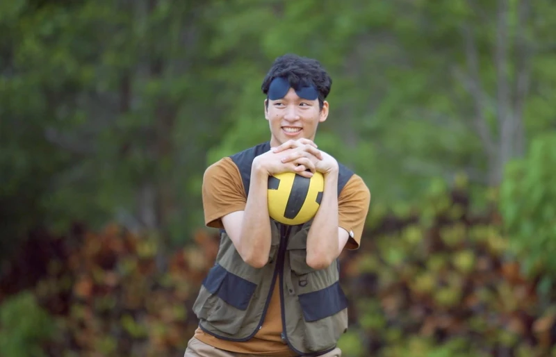 《微波爐男孩的假期》羅德弘玩躲避球遊戲很投入 《微波爐男孩的假期》羅德弘玩躲避球遊戲很投入