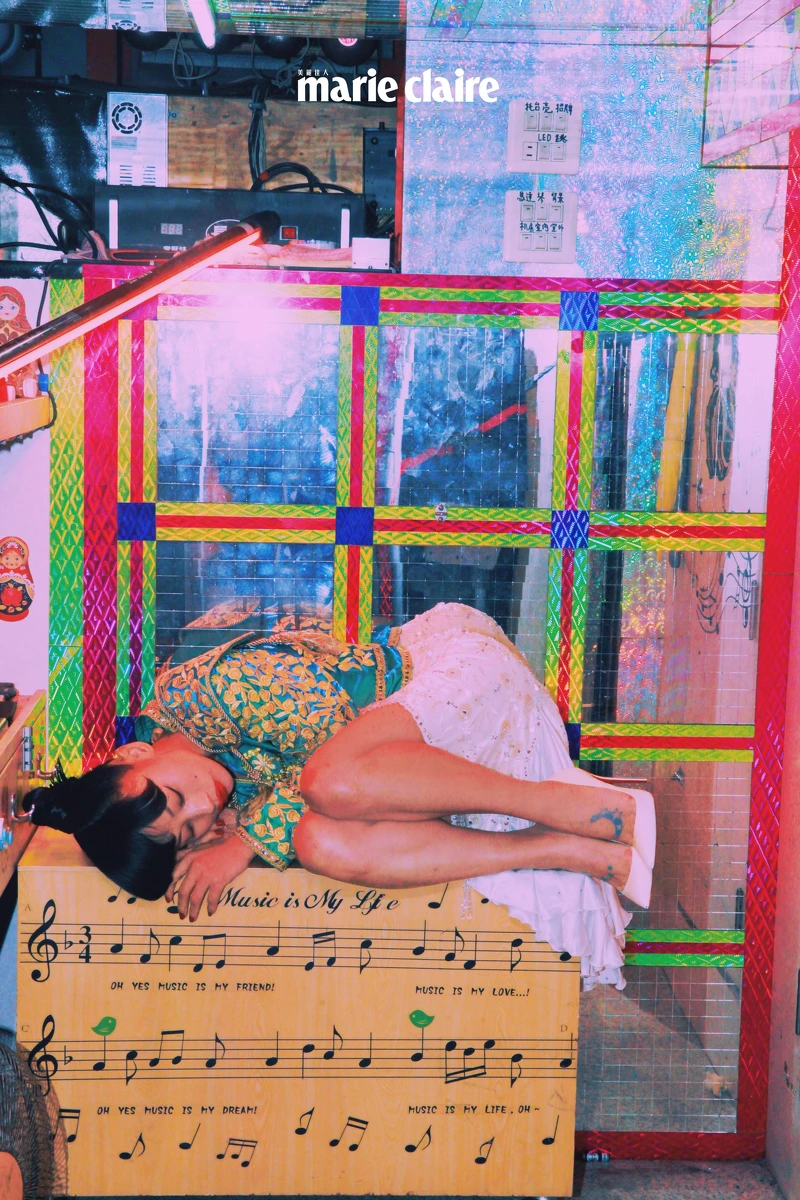 刺繡鬥牛士外套、古董珠繡洋裝，造型私物。 