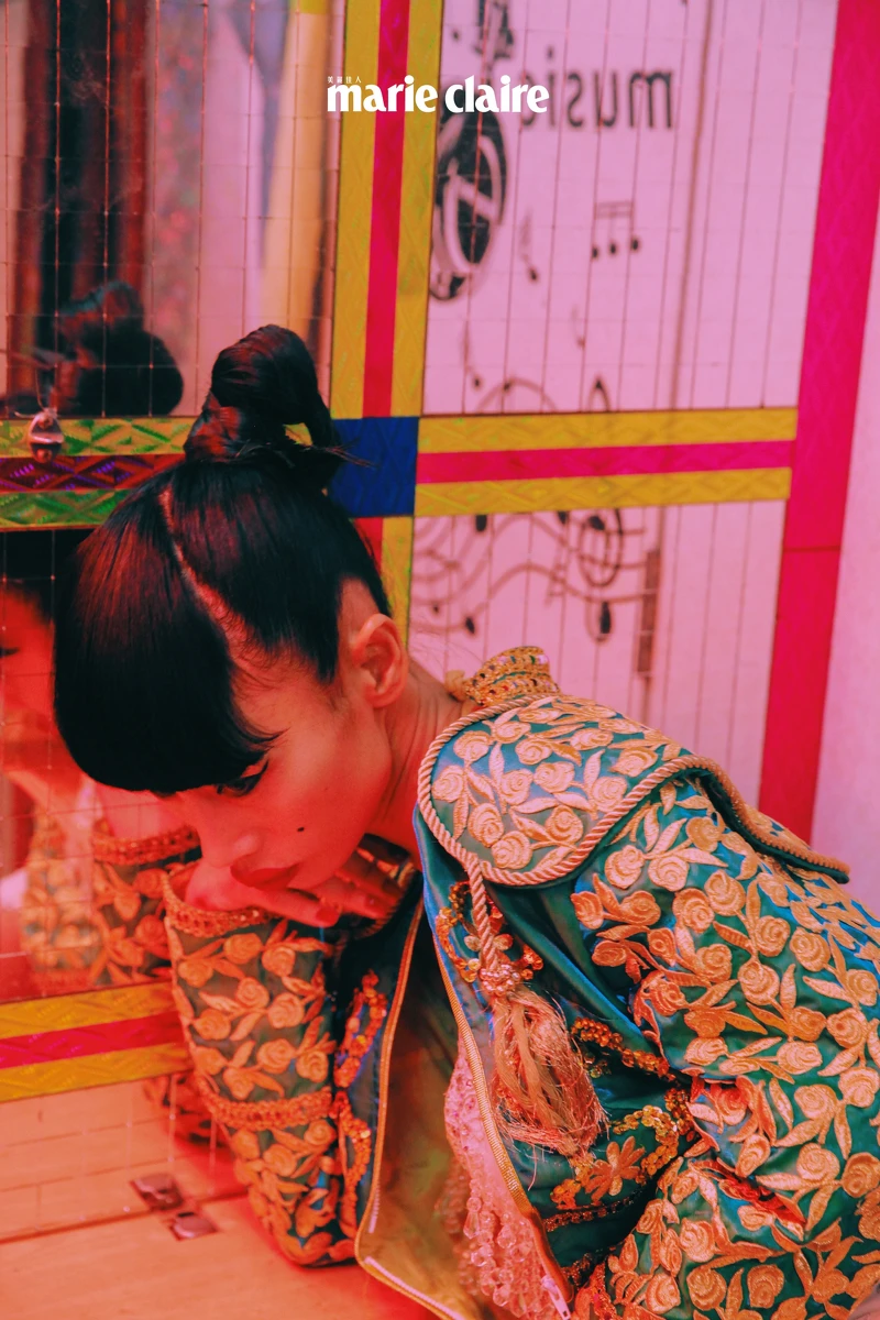 刺繡鬥牛士外套、古董珠繡洋裝，造型私物。 