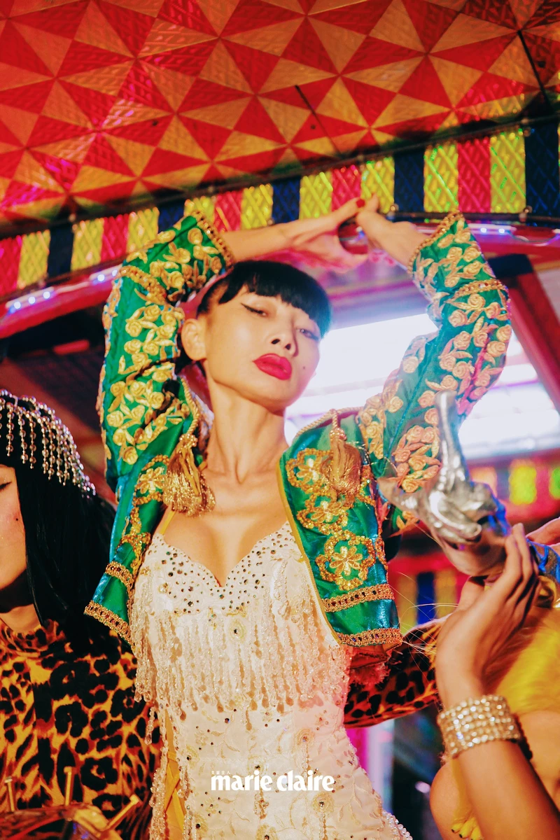 刺繡鬥牛士外套、古董珠繡洋裝，造型私物。 