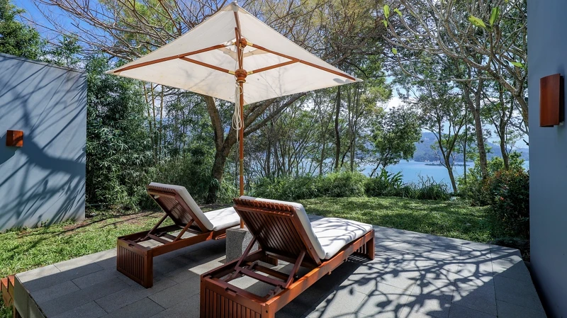 擁有私人戶外草坪露台