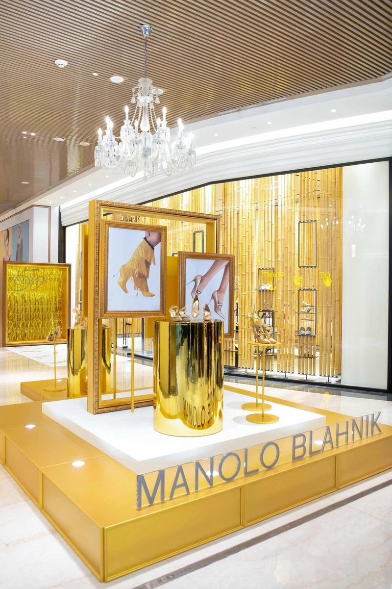 Manolo Blahnik 微風南山店門口 Manolo Blahnik 微風南山店門口