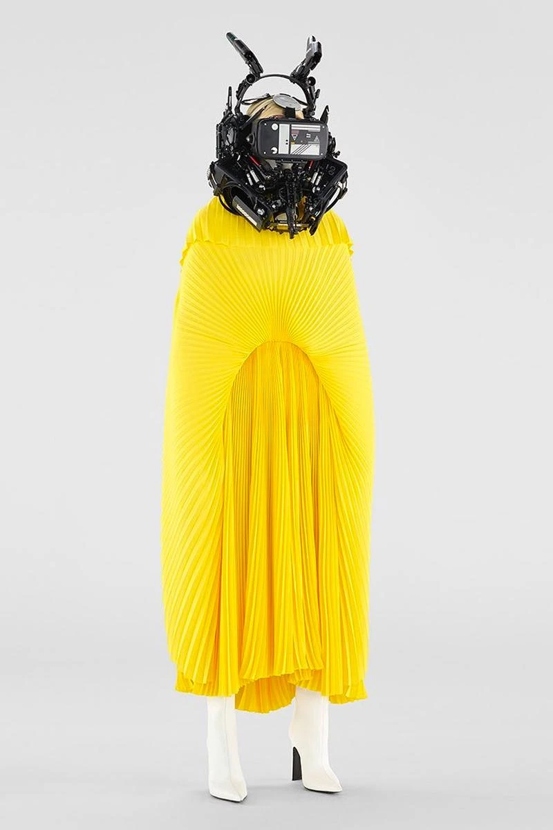 是不是與 Balenciaga 2022 春季系列「元宇宙」的形象概念有些類似呢？