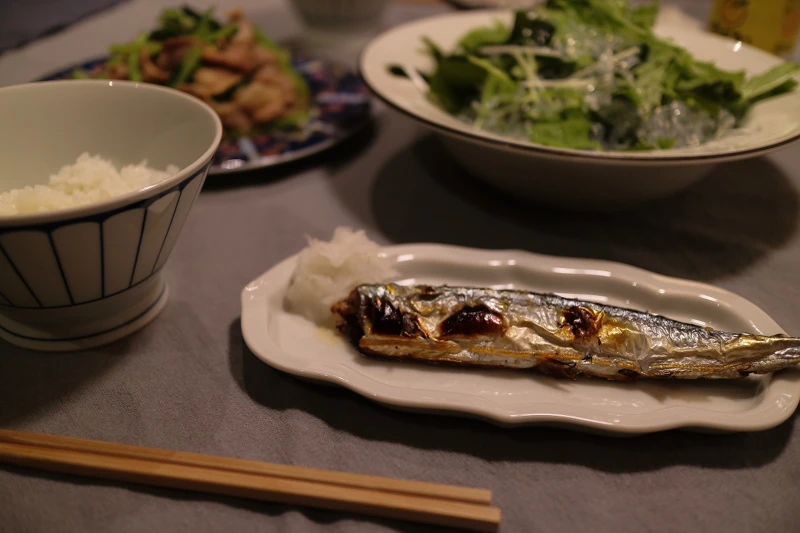 日本秋天最具代表的魚類就是秋刀魚。 日本秋天最具代表的魚類就是秋刀魚。