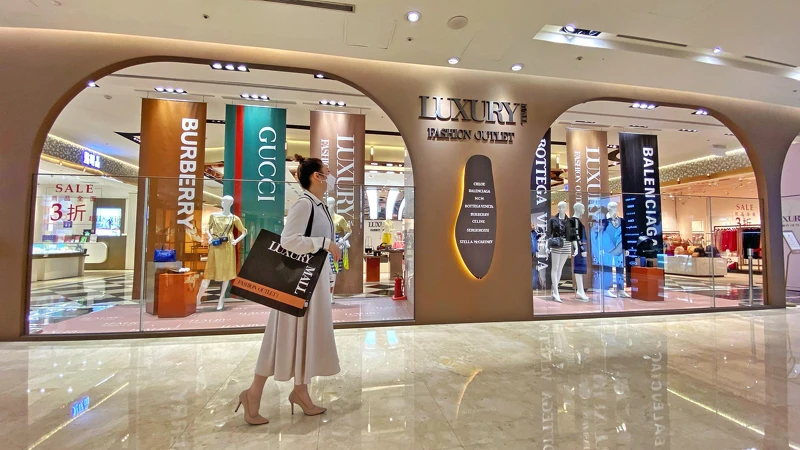 全亞洲獨家進駐的Luxury Mall，匯集20大國際精品歐洲直送。