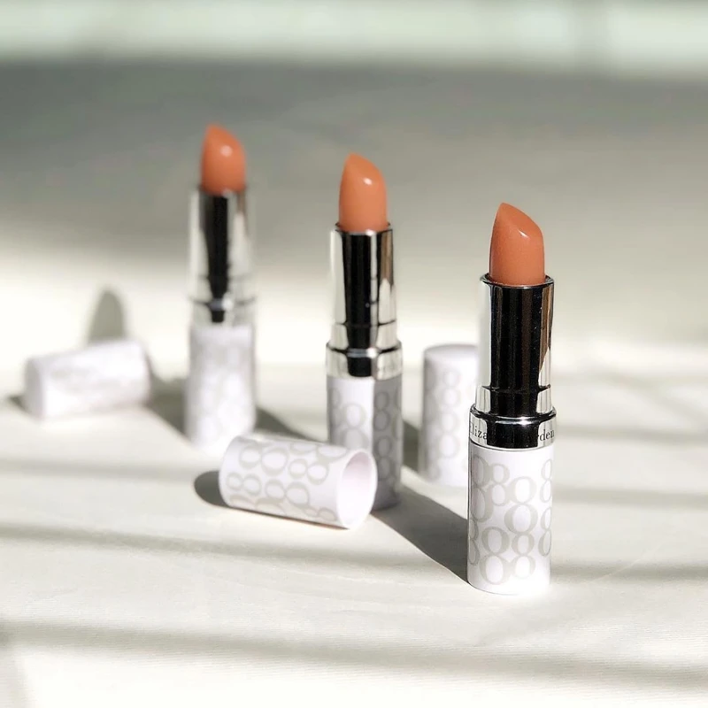 備受喜愛的伊麗莎白雅頓八小時護唇膏。 備受喜愛的伊麗莎白雅頓八小時護唇膏。