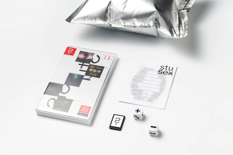 stu sis「夾雞樂評翻玩 sw_tch 卡帶」（攝影：修改次數有限公司）