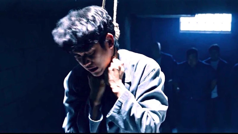 《某一天》金秀賢 遭獄友私刑 《某一天》金秀賢 遭獄友私刑