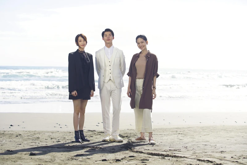 《無神之地不下雨》許光漢(中)演出劇中最大的神「造物主」笑稱有爽感!與柯佳嬿(左)、曾之喬都是再次合作 《無神之地不下雨》許光漢(中)演出劇中最大的神「造物主」笑稱有爽感!與柯佳嬿(左)、曾之喬都是再次合作