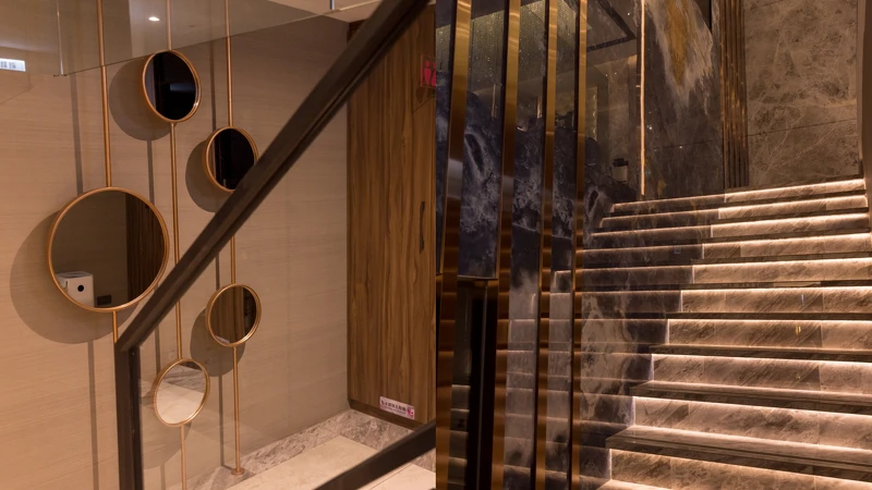 忠孝館一隅＿大理石階梯、高雅裝置藝術