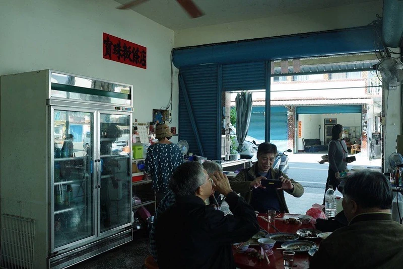 在當地是熱門的餐飲店。 在當地是熱門的餐飲店。