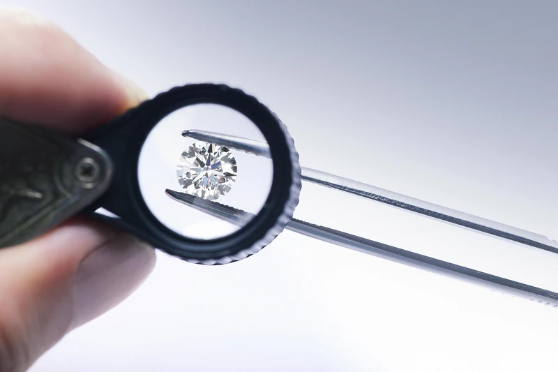 世界上僅0.03%的鑽石可稱得上 Infini Love Diamond,其非凡獨有,珍稀見證每一個重要時刻 世界上僅0.03%的鑽石可稱得上 Infini Love Diamond,其非凡獨有,珍稀見證每一個重要時刻