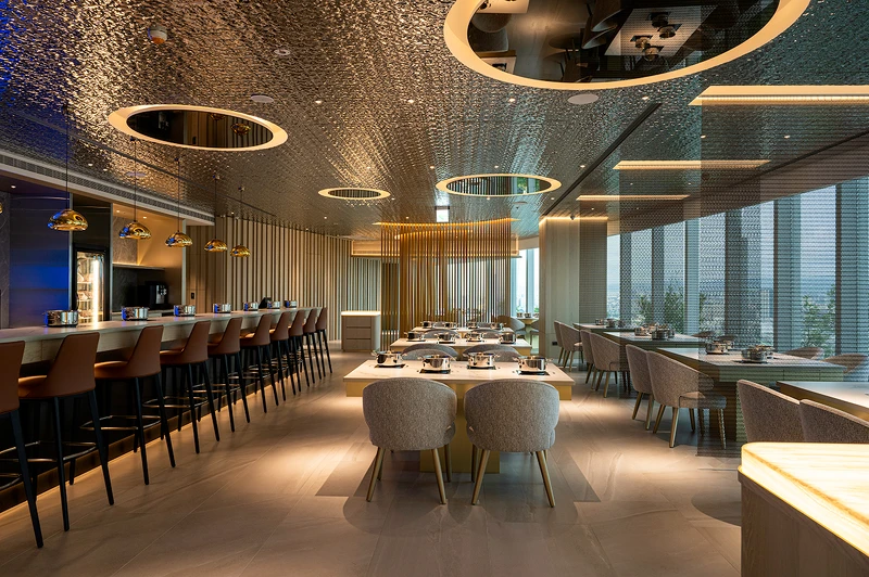 室內空間挑高,並有環景落地窗。 室內空間挑高,並有環景落地窗。