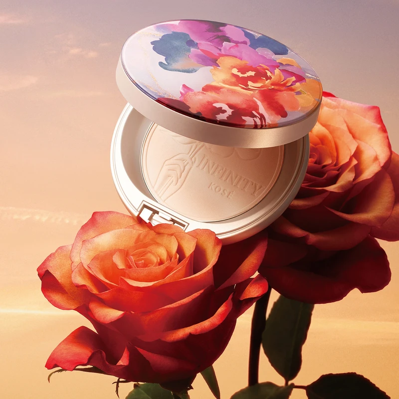 KOSE高絲INFINITY無限肌緻花綻薔薇限定蜜粉形象。 KOSE高絲INFINITY無限肌緻花綻薔薇限定蜜粉形象。