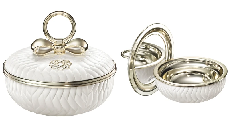 黛珂永恆祈願蜜粉擁有如同優美工藝品般的粉盒,將粉芯取出後也能當作珠寶飾品盒使用。 黛珂永恆祈願蜜粉擁有如同優美工藝品般的粉盒,將粉芯取出後也能當作珠寶飾品盒使用。