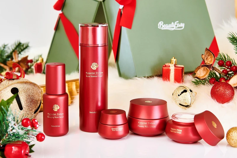 全面養膚回春組：保加利亞玫瑰頂級媽媽霜+保加利亞玫瑰頂級活膚露+保加利亞玫瑰頂級撫紋精華+保加利亞玫瑰頂級緊緻眼霜+保加利亞玫瑰頂級撫紋頸霜，NT. 5,500 