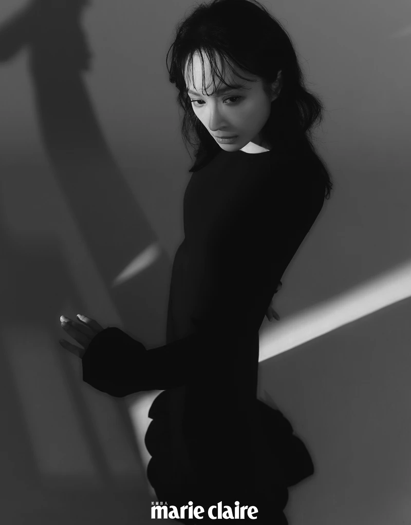 黑色針織長洋裝，Longchamp。