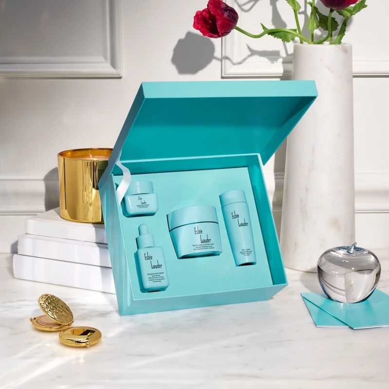 歡慶雅詩蘭黛75週年，官網獨家販售極具收藏價值的「75週年經典蒐藏組」。