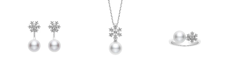 MIKIMOTO 雪花造型珍珠鑽石耳環,NT72,600、MIKIMOTO雪花造型珍珠鑽石墜鍊,NT56,000、MIKIMOTO 雪花造型珍珠鑽戒,NT55,000。 MIKIMOTO 雪花造型珍珠鑽石耳環,NT72,600、MIKIMOTO雪花造型珍珠鑽石墜鍊,NT56,000、MIKIMOTO 雪花造型珍珠鑽戒,NT55,000。