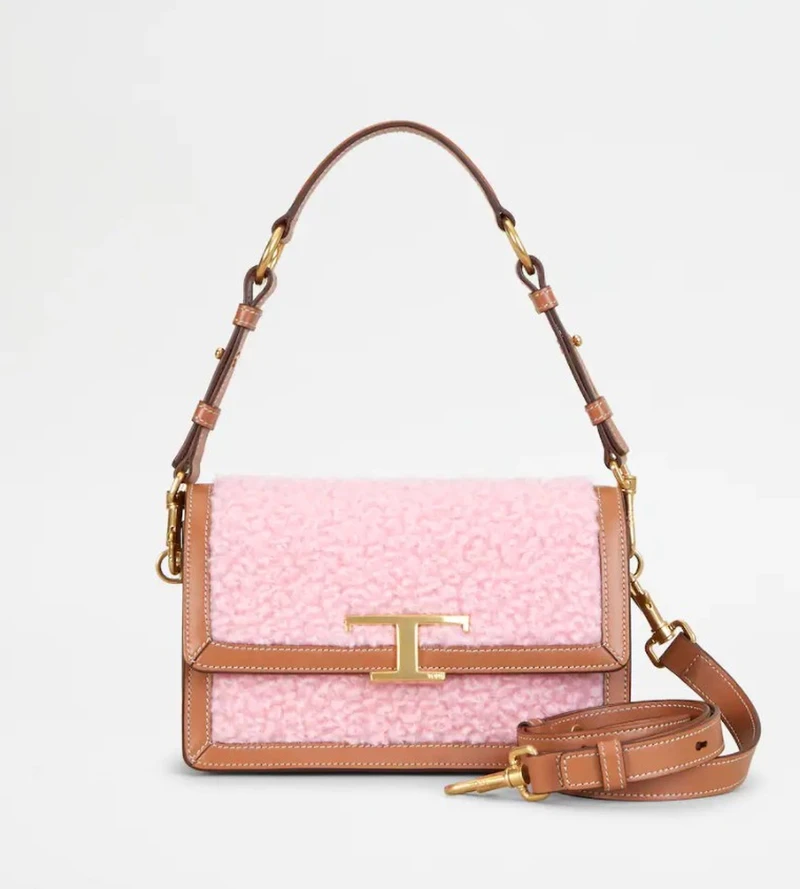 T Timeless 羊絨肩背包，NT71,800。